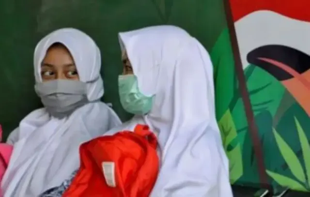 VIRAL Guru SMP Botaki 19 Siswi di Lamongan, Cuma Gara-gara Ini Penyebabnya
