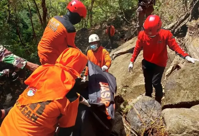 Seminggu Hilang, Tim SAR Makassar Temukan Jenazah Pendaki Bone yang Hilang di Gunung Bulu Sonrongan, Pangkep