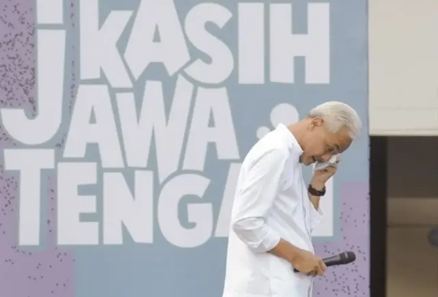 Tangis Ganjar Pranowo Pecah Saat Momen Perpisahan dengan Warga Jawa Tengah