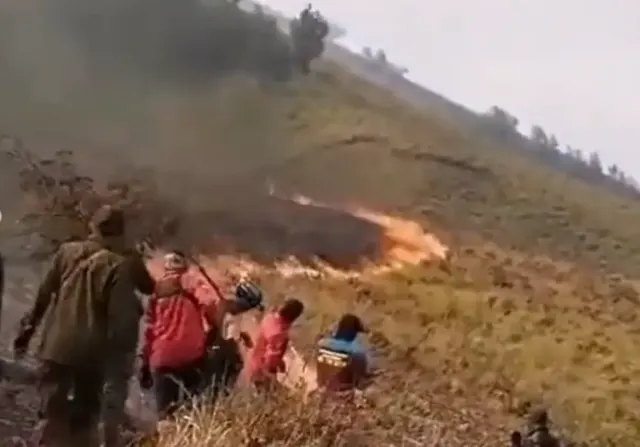 Kebakaran di Sabana Gunung Bromo Gara-gara Kembang Api Properti Prewedding, Teringat Gili Lawa Darat?