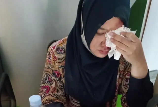 Jalan Gajahmada Semarang Bergelombang, Perempuan Ini Jatuh dari Motor hingga Alami Luka di Wajah