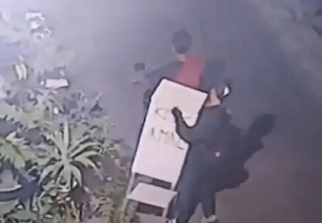 Pasutri di Semarang Nekat Maling Kotak Amal Musala, Aksinya yang Niat Banget Terekam CCTV