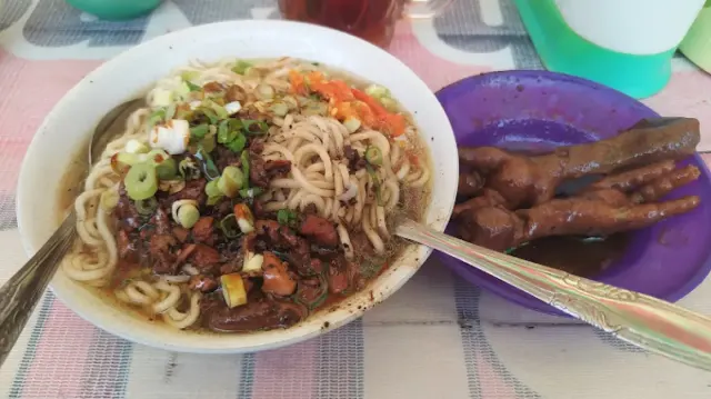 Mie Ayam Lada Hitam Si Jonti di Semarang, Harga Murah Porsinya Barbar