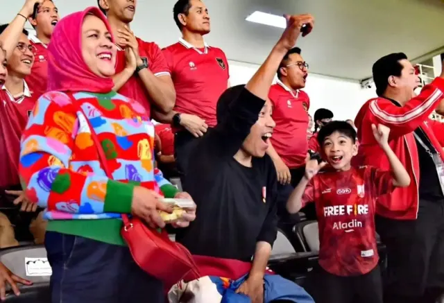 Presiden Jokowi Bersama Jan Ethes Menonton Langsung Timnas Indonesia U-23 vs Turkmenistan, Berharap Skuad Garuda Lebih Siap di Qatar