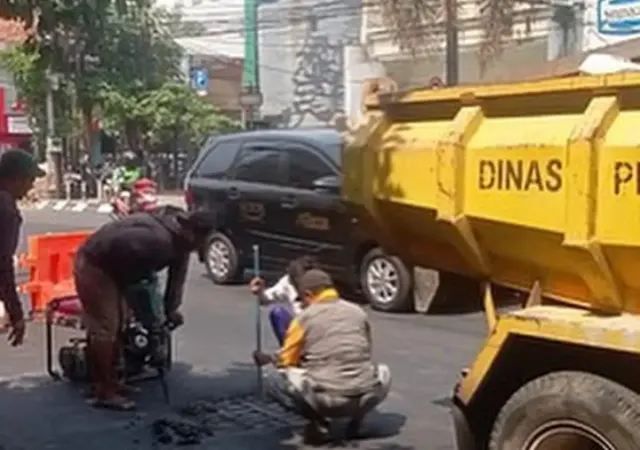 Ada Pengendara Jatuh dan Luka, DPU Kota Semarang Tancap Gas Perbaiki Jalan Gajahmada