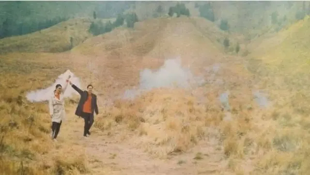 Terjawab! Ini Akun Media Sosial Hendra Purnama, Pasangan yang Lakukan Sesi Foto Prewedding Pakai Flare di Bromo Hingga Sebabkan Kebakaran