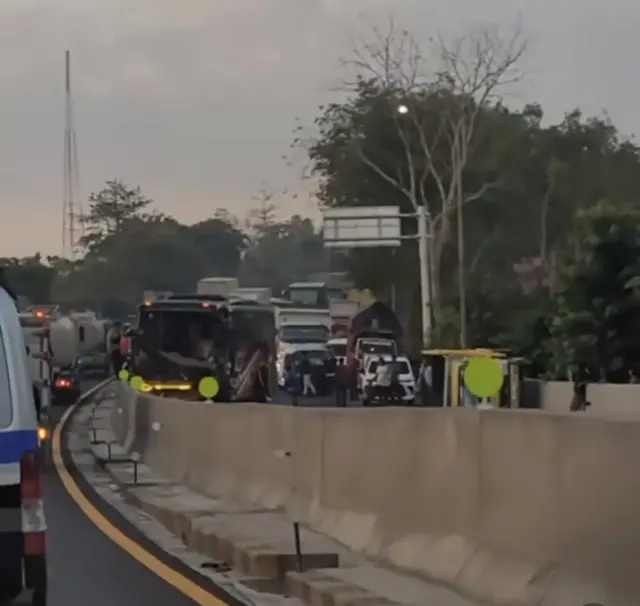 21 September 2023, Kecelakaan di Tol Tembalang Libatkan 1 Bus dan 2 Truk, Begini Kondisinya