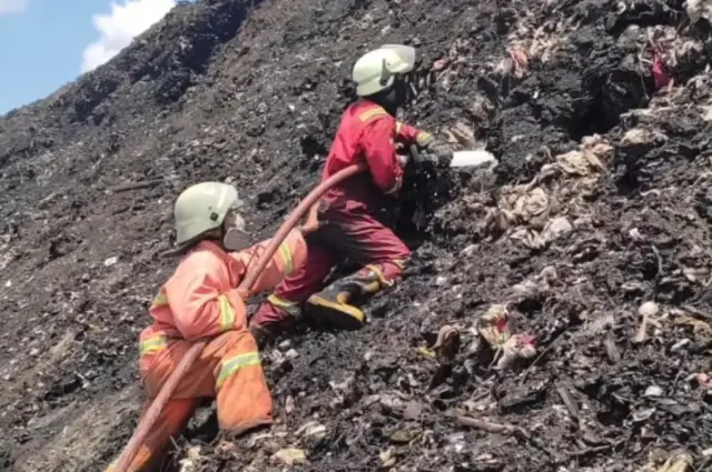 Update Pemadaman TPA Putri Cempo Solo: Titik Api Tinggal 20 Persen, Pemkot Siapkan Strategi Pemadaman Baru