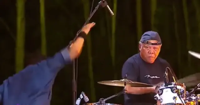 Terlalu Semangat! Stik Drum Menteri PUPR Basuki Patah saat Iringi Band GIGI