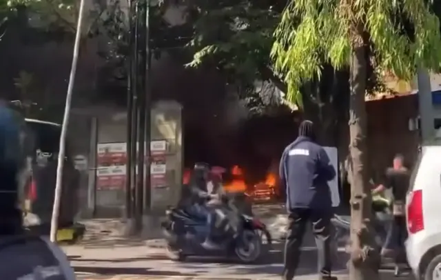Kebakaran di Jalan Soekarno Hatta Dekat Relokasi Pasar Johar, Api Bakar Tumpukan Kayu di Lahan Kosong