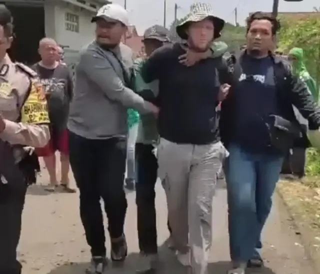 Bule Amrik Tikam Mertua Berkali-kali Hingga Tewas di Kota Banjar, Jawa Barat