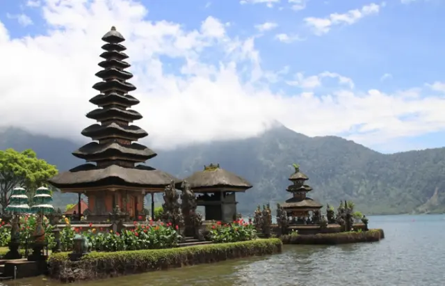 Apa Itu Megibung? Tradisi yang Diadakan Umat Muslim Kampung Islam Bali saat Maulid Nabi