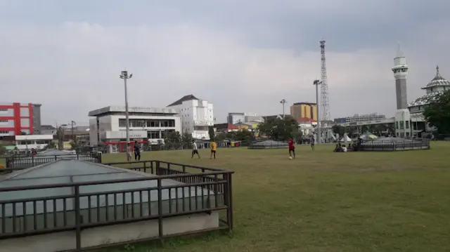 Rumput Baru Aloon-Aloon Masjid Agung Semarang Belum Rampung, Molor dari Target?