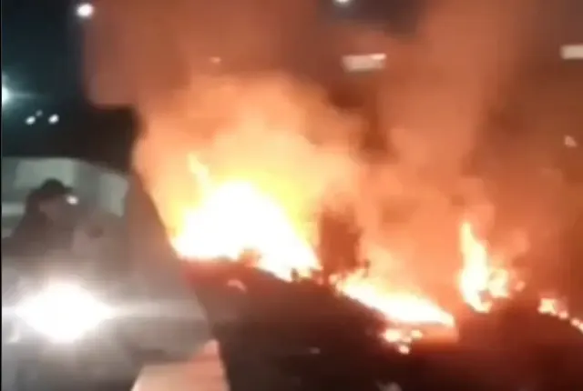 Kebakaran Lahan Kosong di Jembatan Tugu Suharto Gajahmungkur, 3 Unit Damkar Dikerahkan