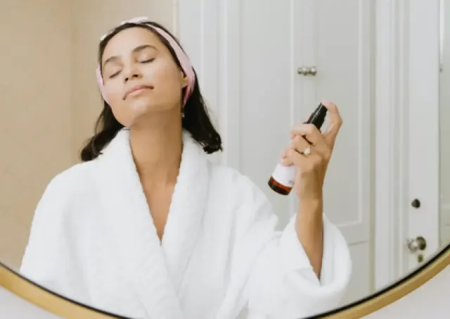 Urutan Skincare yang Benar, Pakai Serum atau Sunscreen Dulu?