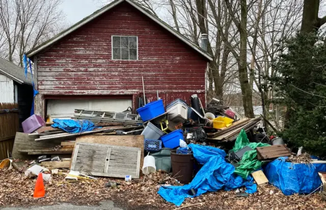 Viral Video Penghuni Kos Timbun Sampah, Bagaimana Cara Menolong Penderita Hoarding Disorder?