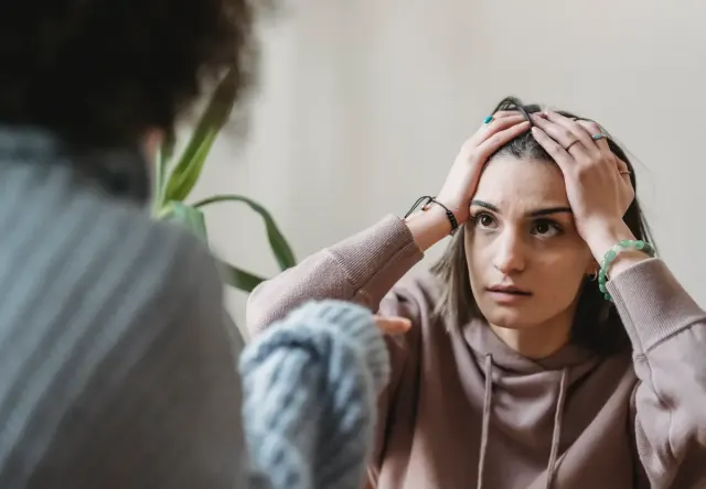 Selalu Bersikap Kritis? Termasuk dalam 8 Perilaku yang Membuat Orang Lain Tidak Menyukai Kita