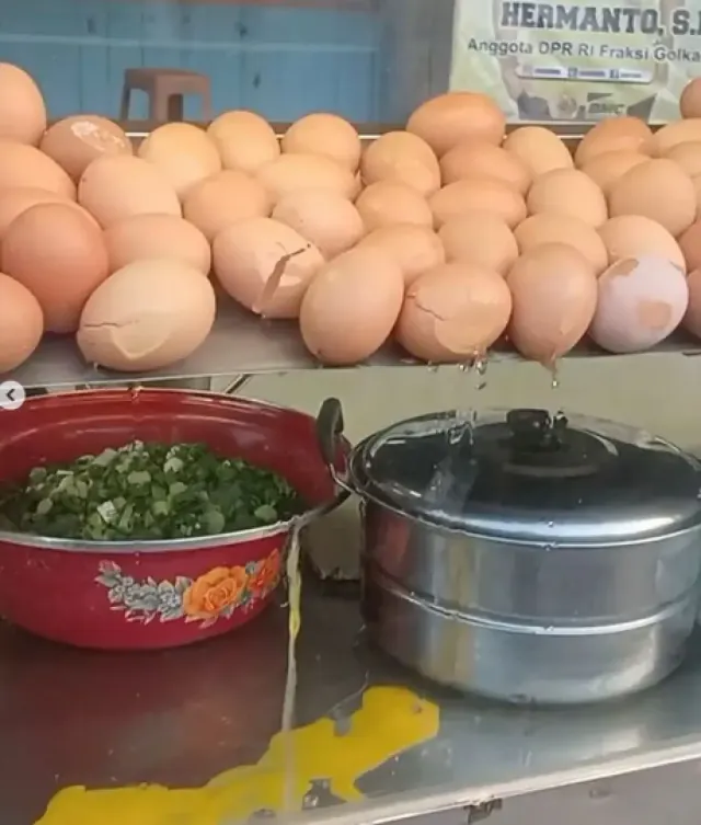 Parah! Akibat Suara Sound System Keliling, Telur Penjual Martabak Ini Pecah Semua