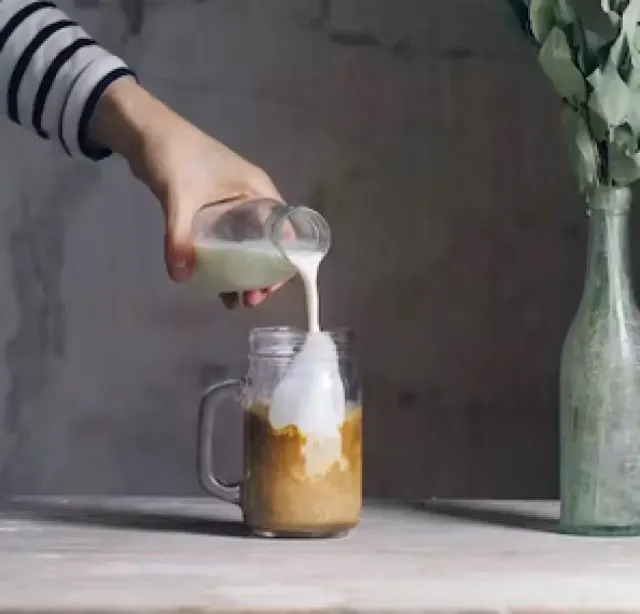Kini Jadi Kebiasaan Anak Muda, Ini Efek Samping Konsumsi Kopi Susu Berlebihan