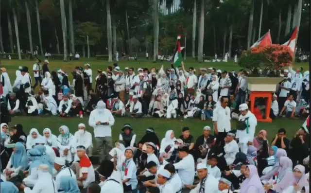 Aksi Bela Palestina, Sejumlah Selebriti Ikut Putihkan Kawasan Monas
