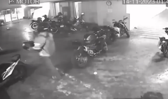 Padahal Naik Motor Mahal, Rekaman CCTV Maling Helm di Semarang Ini Bikin Publik Elus Dada