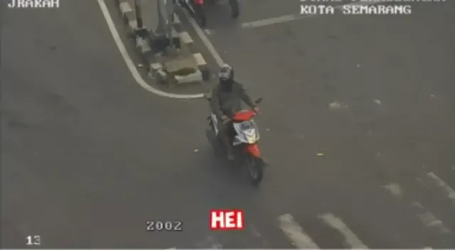 Momen Kocak Petugas Dishub Semarang Geregetan, Tegur Pemotor di Lampu Merah Jrakah Lewat CCTV: Pantes Platnya...