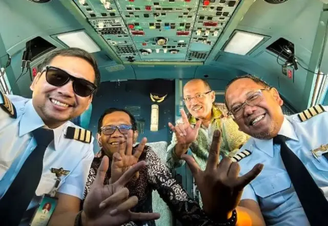2 Pilot Garuda Indonesia Dipanggil Usai Pose Tiga Jari Bareng Mahfud MD Di Pesawat, Warganet Pertanyakan Prosedur Keselamatan Penerbangannya