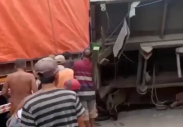 Lagi, Kecelakaan Beruntun di Alas Roban Pantura Batang, Truk Terguling setelah Tabrak 2 Motor