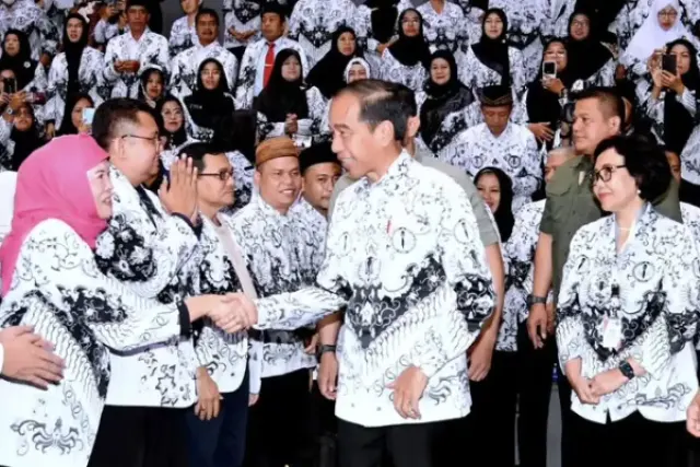 Jokowi Kaget Tingkat Stres Guru Tinggi: Ulah Murid dan Perubahan Kurikulum Jadi Biang Keladinya