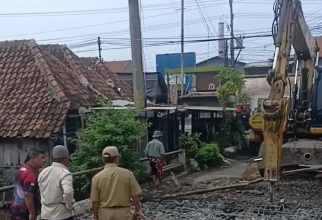 Jembatan Pasar Genuk Dibongkar, Disebut Jadi Penyumbat Air hingga Jalan Woltermonginsidi Banjir