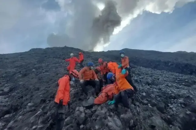 Erupsi Gunung Marapi Telan Banyak Korban Jiwa, Publik Pertanyakan Penjagaan Pos di Jalur Pendakian