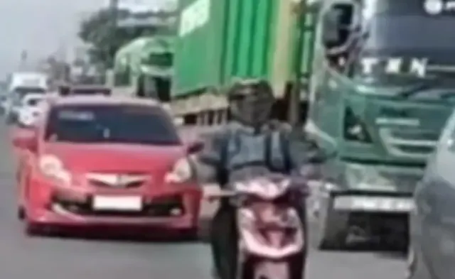 Viral Video Pemotor di Sayung Demak Acungkan Jari Tengah ke Ambulans yang Jalan Lawan Arah