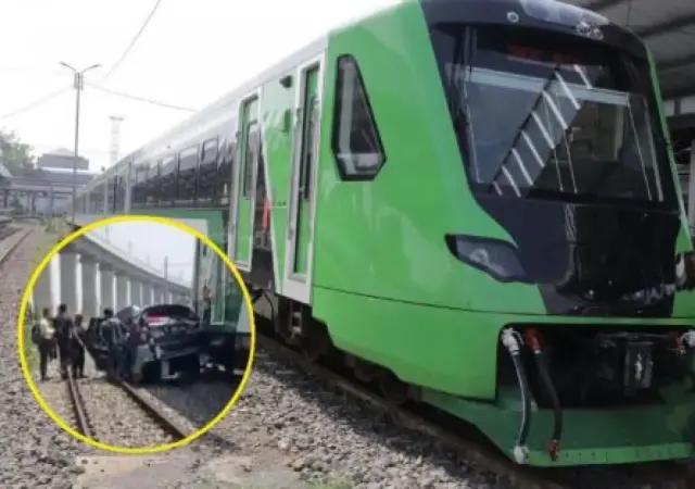 Korban Meninggal Dunia jadi Lima Orang, Tragedi Kecelakaan Mobil dengan Feeder Kereta Cepat Whoosh di Bandung Barat