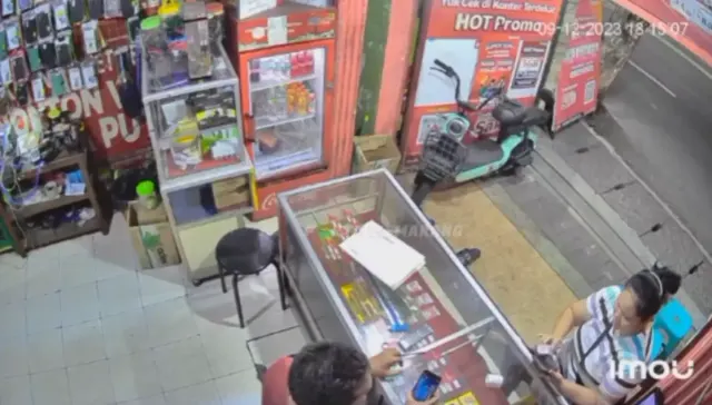 Waspada Emak-emak Tipu Rp 1 Juta Penjaga Konter di Pasar Mrican, Modus Salah Nomor saat Topup
