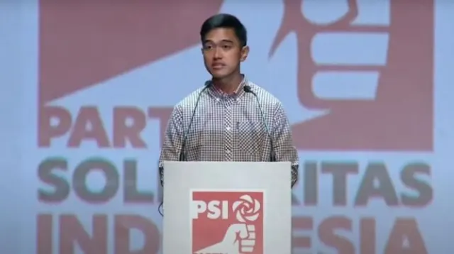 Ngeri! Kunjungan ke Pati, Kaesang Pangarep Digeber Rombongan Motor Bawa Bendera PDIP