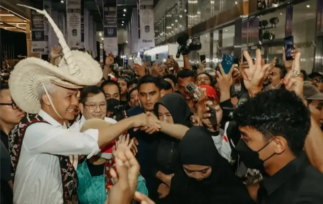 Filosofi Topi Ti'i Langga Ganjar Pranowo, Debat Cawapres Serasa Red Carpet Met Gala