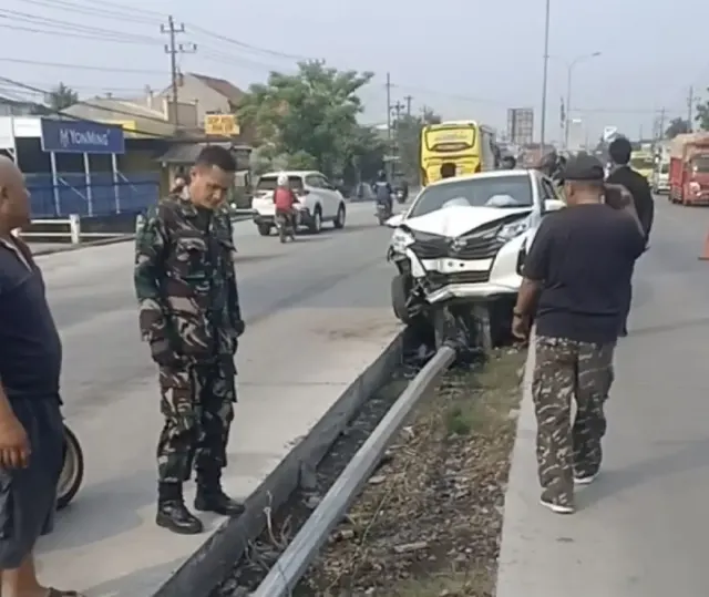Kecelakaan Tunggal di Depan Kawasan Industri Terboyo, Satu Mobil Ringsek