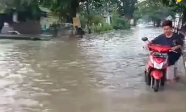 Tak Hanya Semarang, Jalur Onggorawe-Mranggen Demak juga Banjir