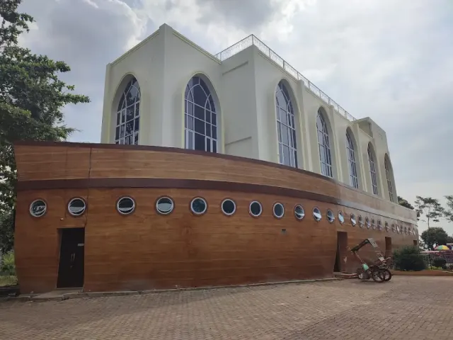 Wisata Religi Semarang: Masjid Bahtera Nabi Nuh di Ngaliyan, Masjid Wasiat Keluarga Arab