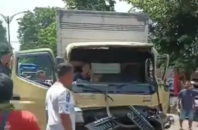 Kronologi Kecelakaan Beruntun di Depan PMI Kendal: Diduga karena Rem Mendadak di Lampu Merah