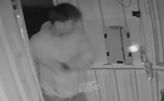Terekam CCTV Aksi Pria Nekat Bobol Outlet Es Teh Jumbo di Depan MAJT, Sejumlah Uang Raib