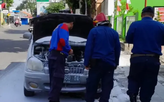 Kronologi Mobil Nyaris Terbakar di Pom Bensin Ungaran, Muncul Percikan Api dari Kap Mesin