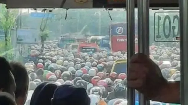 Macet Total, Hindari Jalan Randugarut Arah Semarang karena Perbaikan Jalan