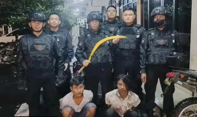 Hendak Tawuran, 2 Pemuda Gangster Bawa Celurit Panjang Ditangkap di Jalan MT Haryono