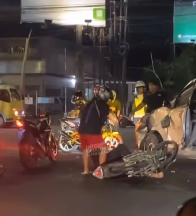 Ongkekan di Jalan Dr Cipto Sebabkan 1 Mobil Ringsek, Publik: Nyusahke Wong Akeh!