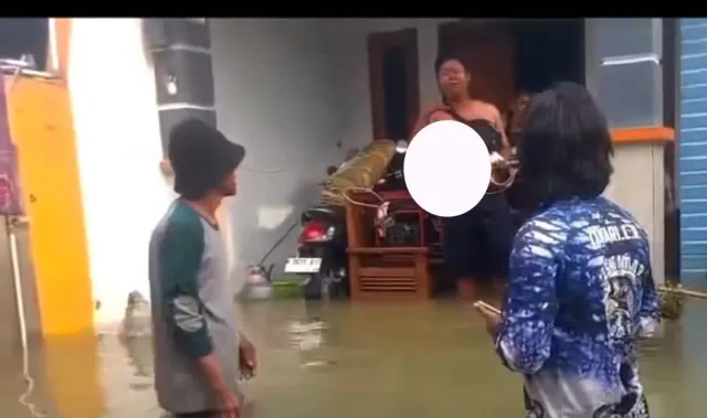 Warga Korban Banjir Sejumlah Desa di Demak Enggan Dievakuasi Tim Rescue, Pilih Bertahan