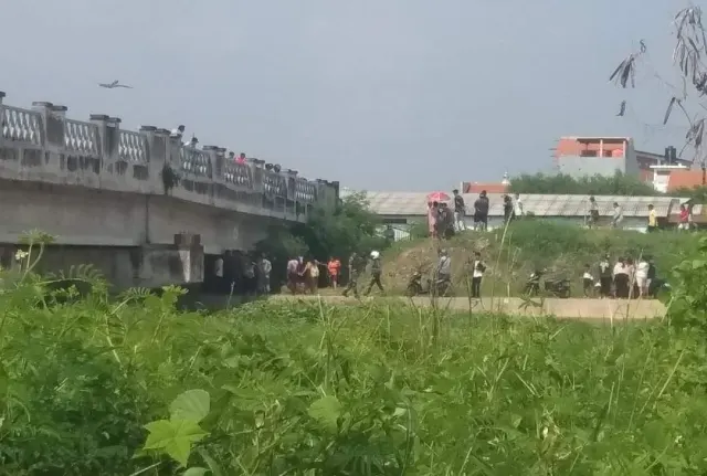 Pria Tewas Gantung Diri di Jembatan Waru Sawah Besar