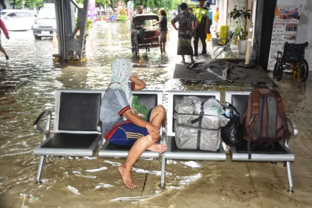 Stasiun Tawang Semarang Terendam Banjir, Pelayanan Penumpang Dialihkan di Poncol