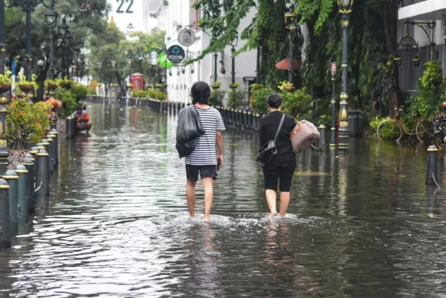 Masih Terendam Banjir, Warga Diminta Hindari Kota Lama Semarang
