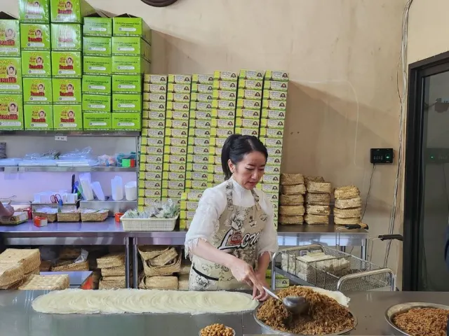 Sambut Usia 10 Tahu, Lunpia Cik Meme Gelar Program Promo